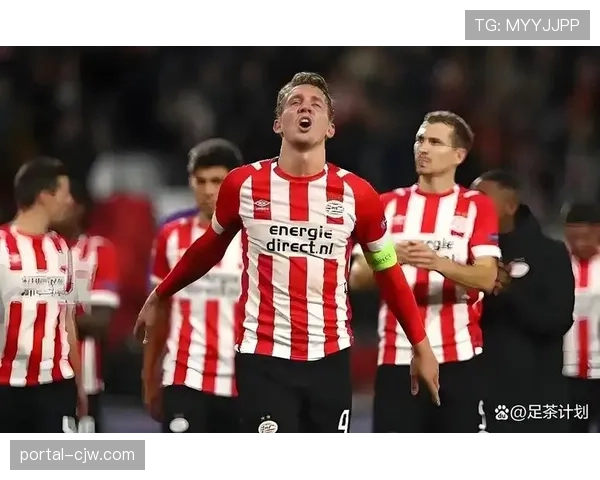 埃因霍温虽领跑但防线存隐忧 年轻中卫组合面临考验